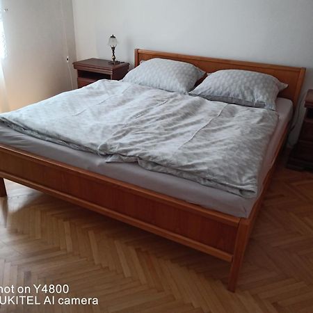 Byt - Apartman - Robotnicka Bratislava Extérieur photo